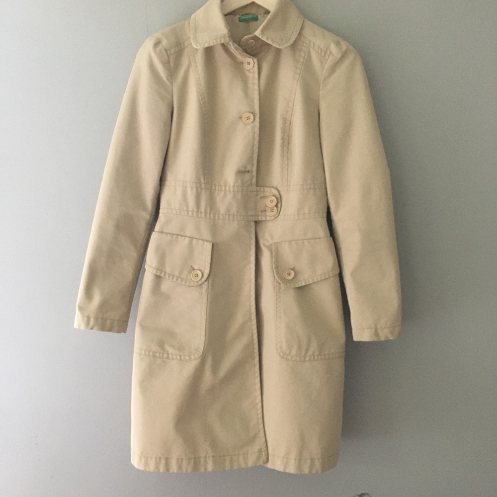 Benetton trench coat, size 40 (us 8-10)